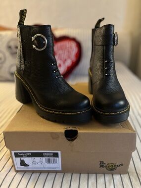 Dr. Martens Chelsea Black Leather Ankle Slip-in Boots Size 8